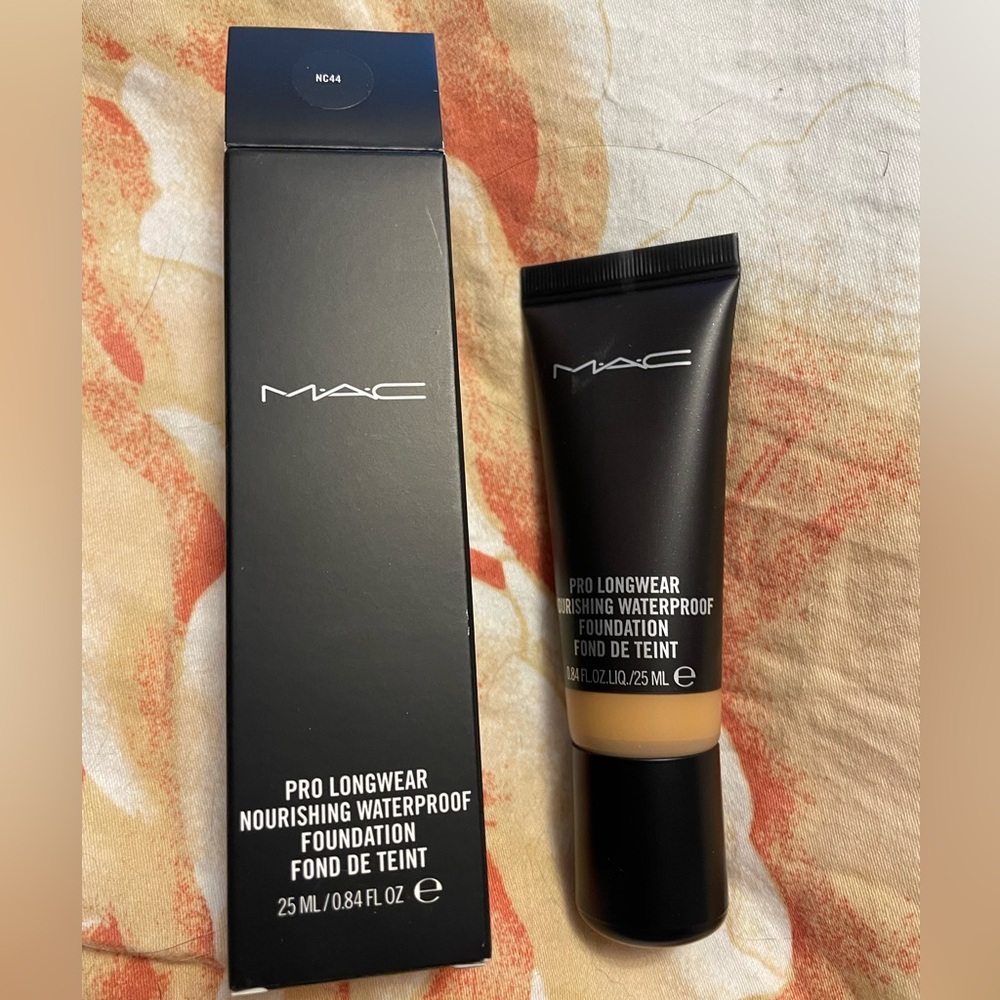 MAC Pro Longwear Waterproof Foundation